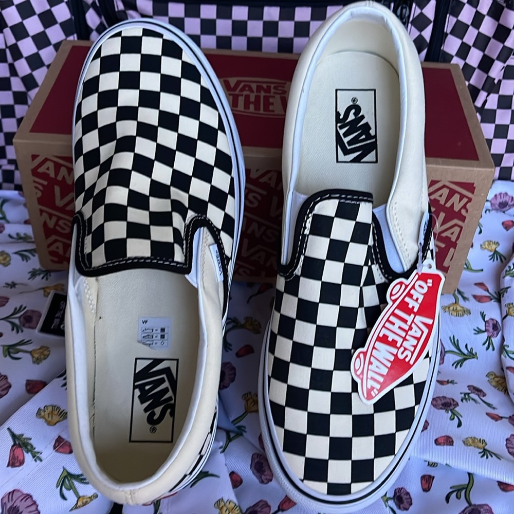 Vans WMNS Classic Slip-On
Biks.Whichckerboard/Wht
VN000EYEBWW
Sneakers - Picture 13 of 16